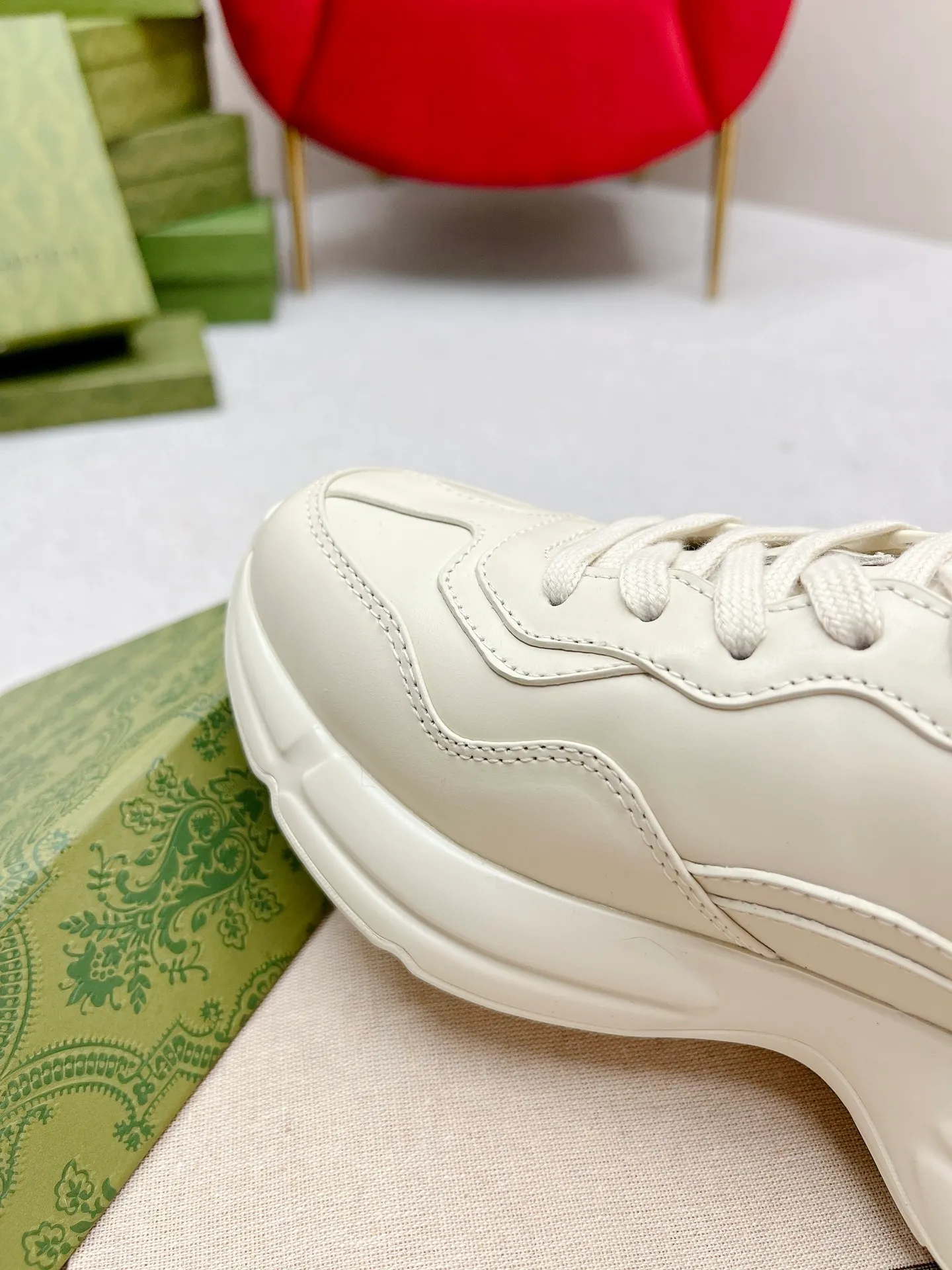 👟👟Ex-factory price 480👟👟Gucci’s top version of couples’ dad shoes series is now available! 🖤 ⚠GG couple’s dad shoes have been very popular in recent years; new colors are updated constantly; new colors are updated, and our home and counters have new ones at the same time. This classic dad shoe is popular among celebrities and Internet celebrities. Anchors and others are sure to plant grass and call ❤ Classic fashion style, distressed leather surface, 5D drawing printing; mixed surface splicing colors, etc... Original customization (off-white eco-friendly cowhide, first layer of cowhide inside), original outsole... Shiny colorful drawings embellish the sides of the shoe body, old color rubbing, package production technology, 1:1 creation / only to make the best shoes. ⚠️ Comes with high-end full package at the counter. …………………………………………………… 👑❥∙Colour: Doraemon model/Mickey Mouse model/Lip model/Donald Duck model/Anchor model/Classic red and green striped logo model/NY letter model/Rainbow letter model/Red ebony cloth model/G letter pink cloth model/North Face joint model/Little Bear model/New blue color model/New orange color model 👑❥∙Size: Women’s model 35-40 Men's 39-44
